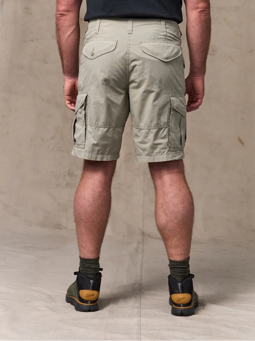 Filson Men's Cargo Shorts in Khaki